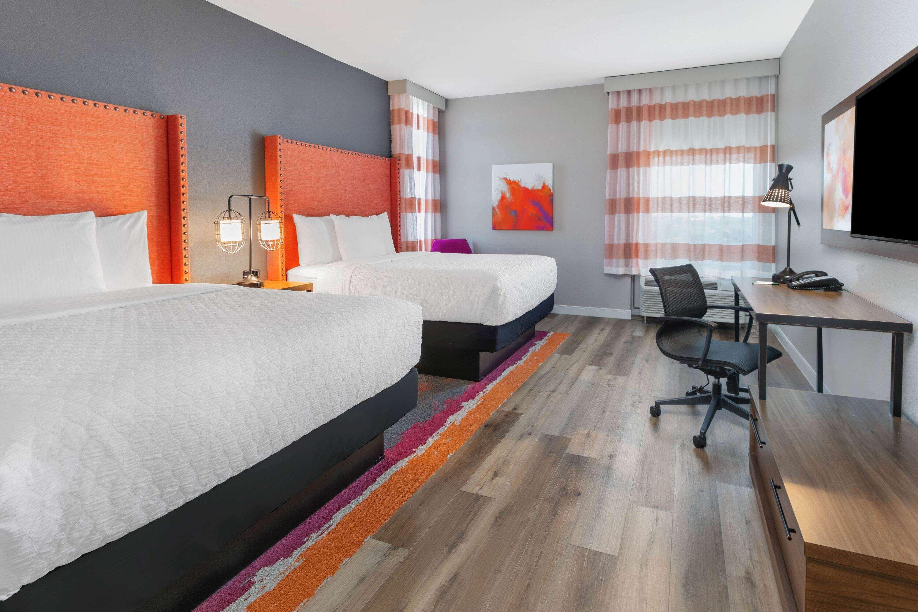 La Quinta Inn & Suites By Wyndham Луисвил Екстериор снимка