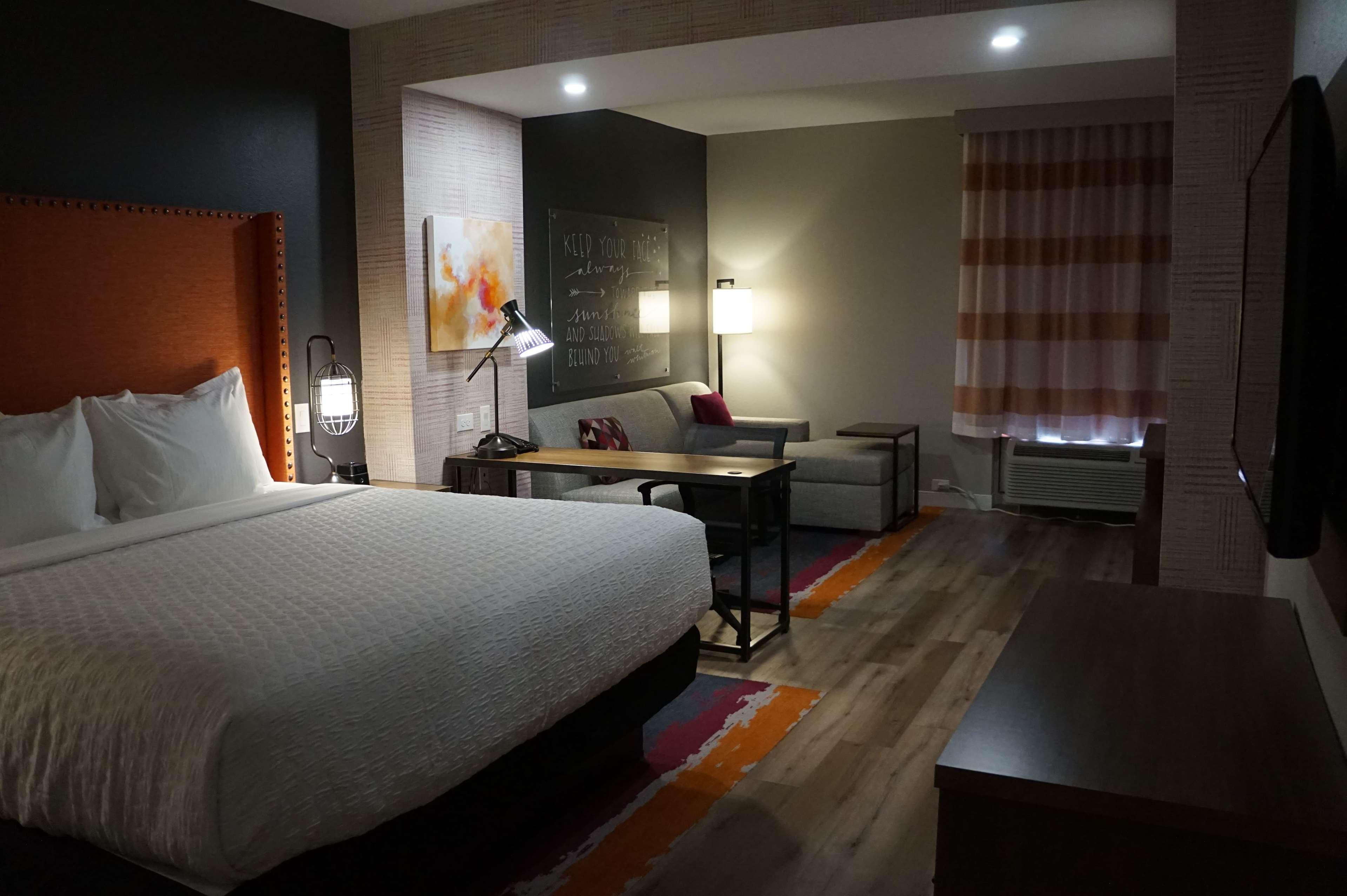 La Quinta Inn & Suites By Wyndham Луисвил Екстериор снимка
