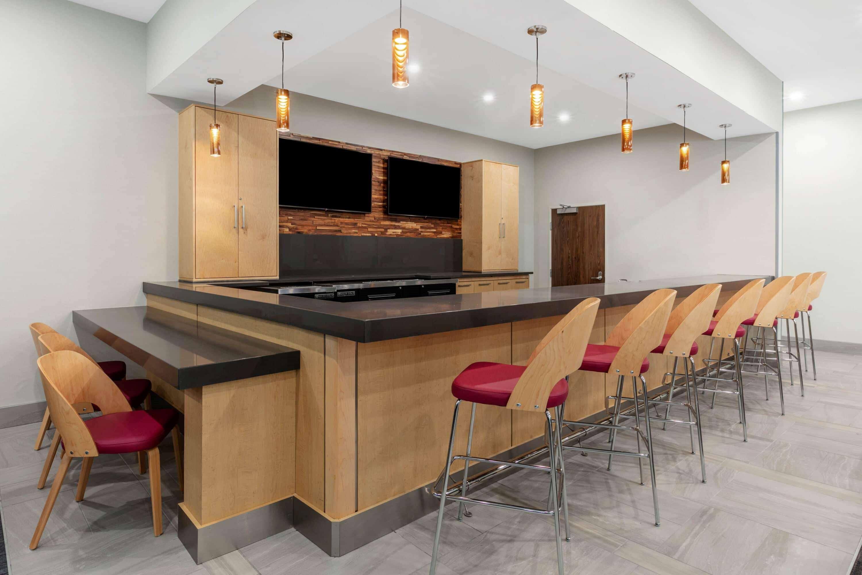 La Quinta Inn & Suites By Wyndham Луисвил Екстериор снимка