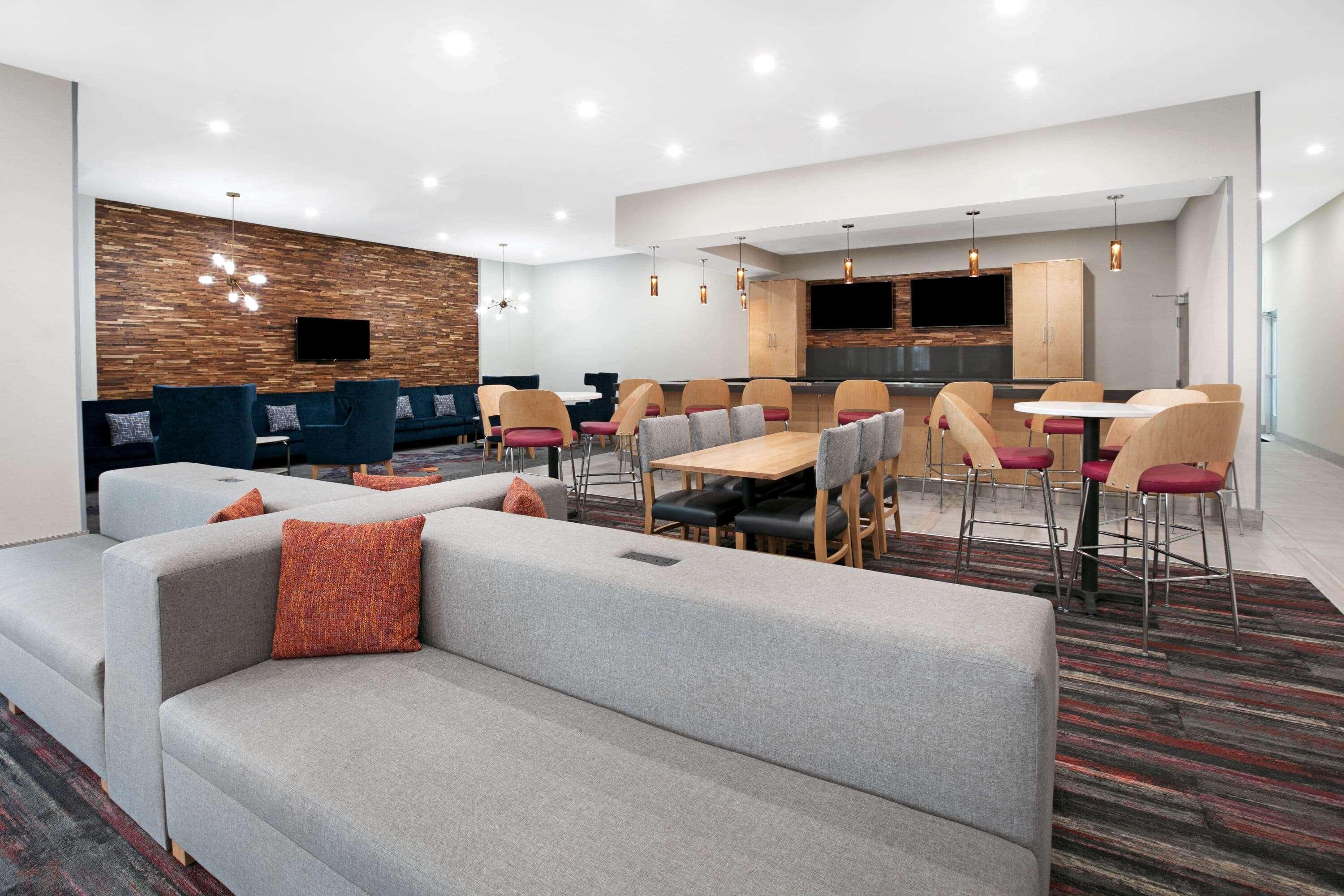 La Quinta Inn & Suites By Wyndham Луисвил Екстериор снимка